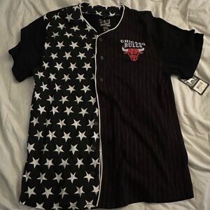 NBA Chicago Bulls Black and White Star Pattern Short Sleeve Tee